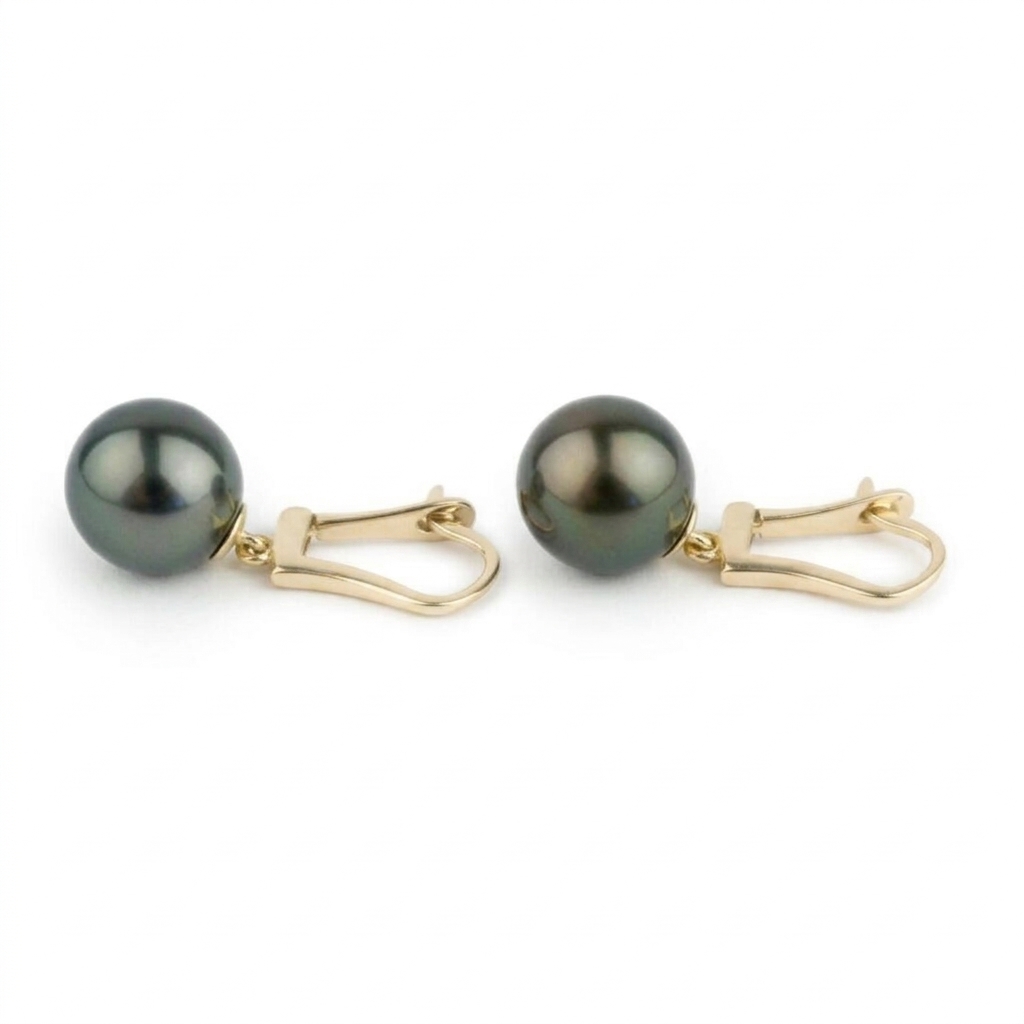 Gemini_Generated_Image_86kntp86kntp86kn Aros de oro con perlas negras de Tahití sobre fondo blanco